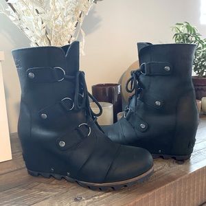 Sorel Joan of Arctic Wedge Boots. Black waterproof size 8.5.
